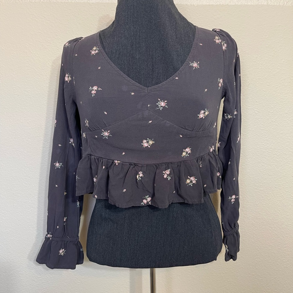 Arizona Jean Company Floral Ruffle Hem Grey Crop Top